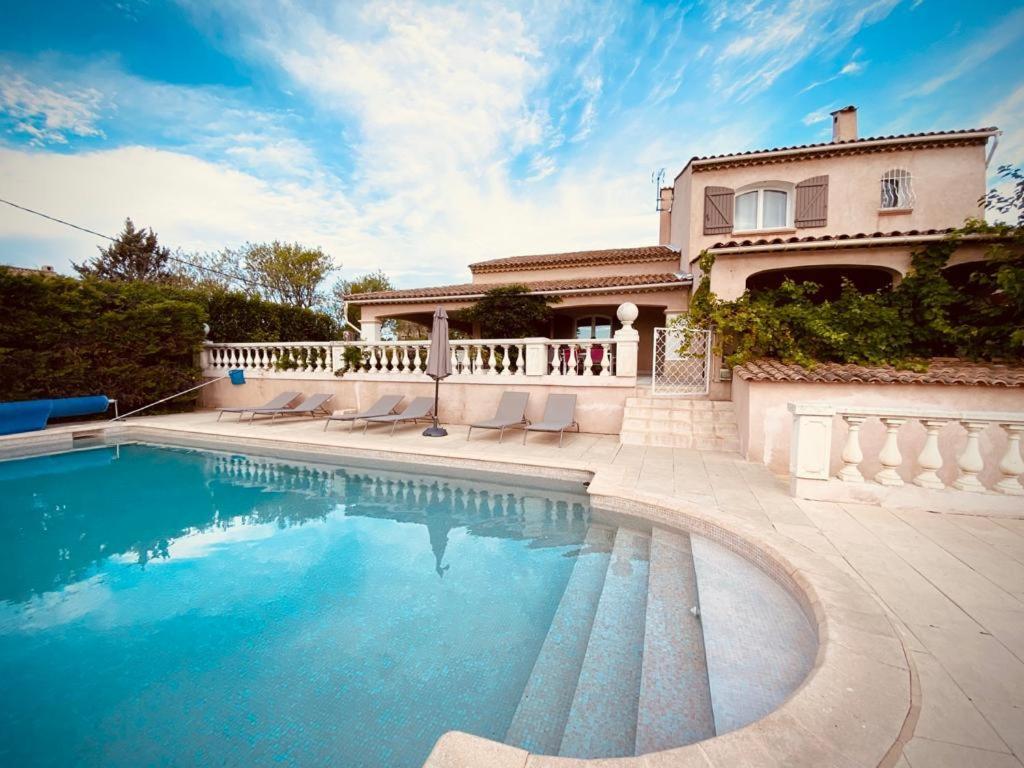 La Villa Des Ames Liees ดรากิญญ็อง ภายนอก รูปภาพ